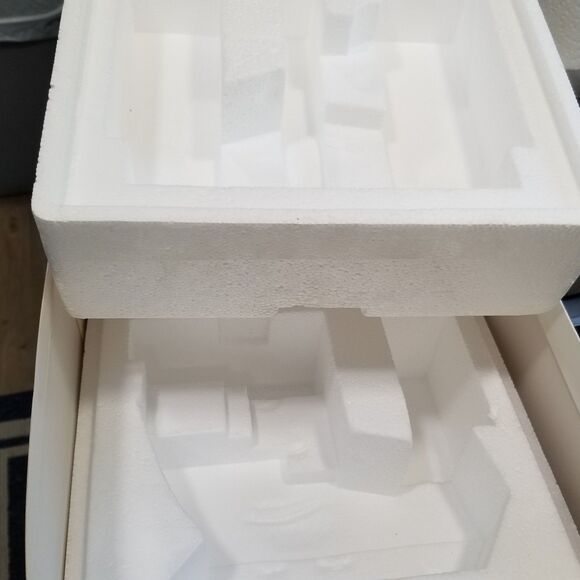 "Bringing Home the Tree" musical sculpture by Lenox 1983 with paperwork and box - Picture 12 of 12